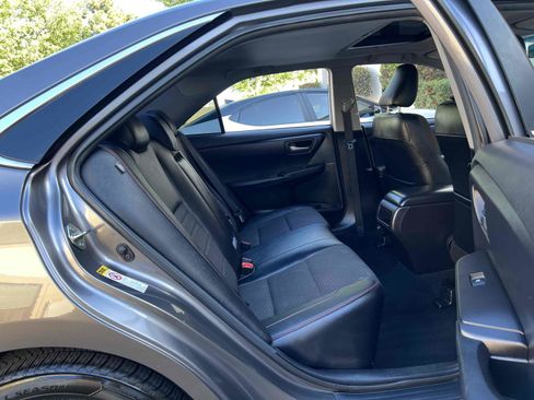 Used 2017 Toyota Camry SE w/ Moonroof Package image 37