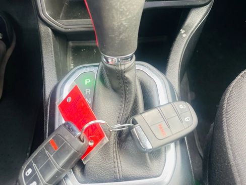 Used 2019 Jeep Renegade Latitude image 18