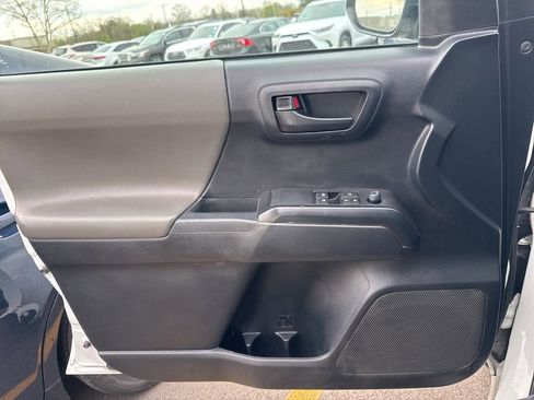 Used 2019 Toyota Tacoma SR image 9