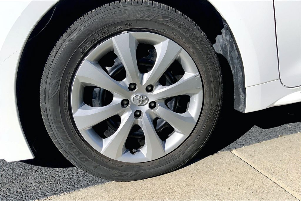 Used 2025 Toyota Corolla LE FWD image 3