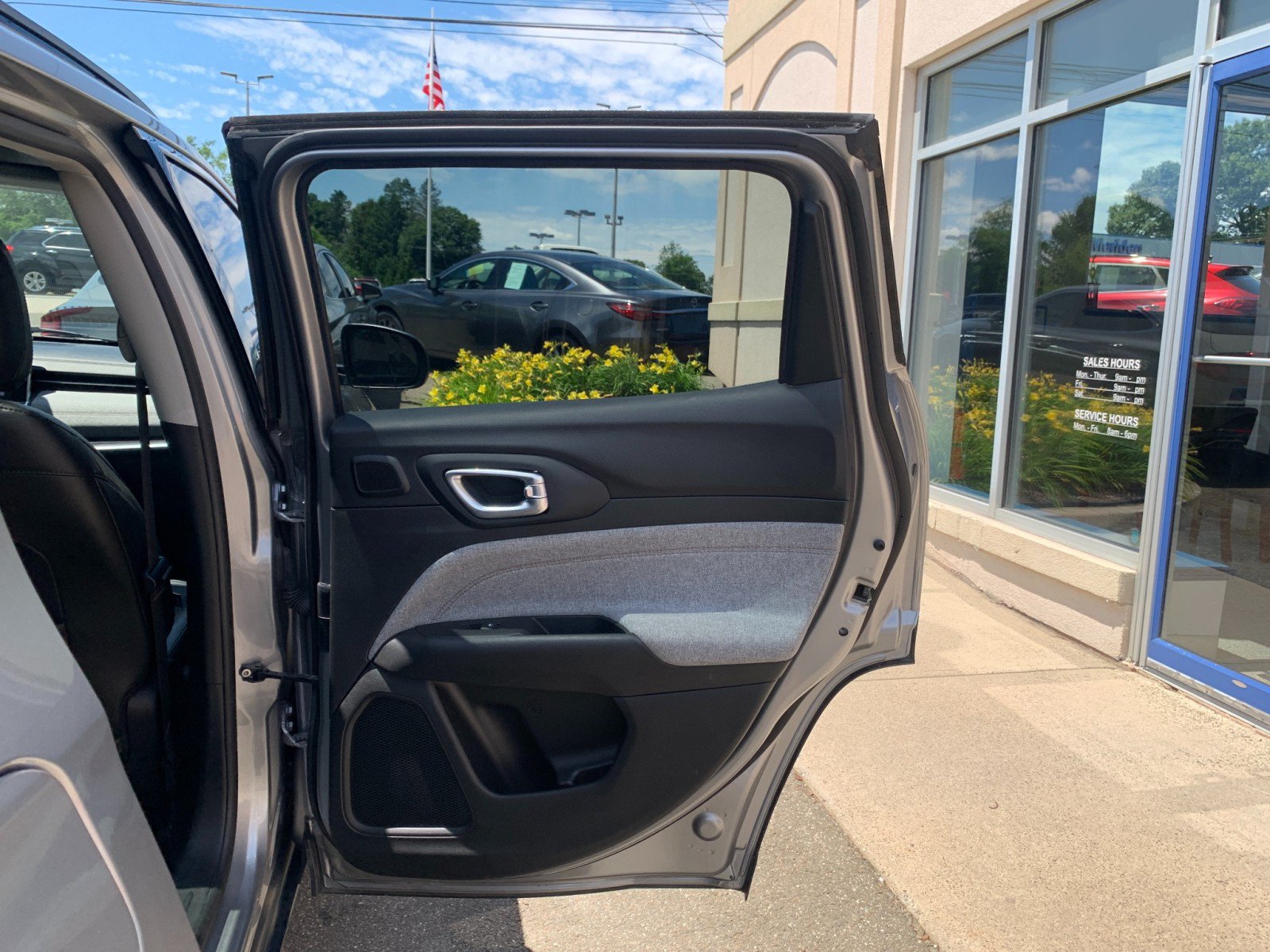 Used 2022 Jeep Compass Latitude w/ Sun and Sound Group AWD/4WD image 39