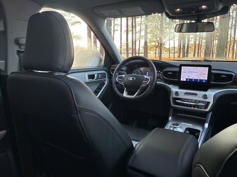 Used 2022 Ford Explorer XLT w/ Equipment Group 202A image 26