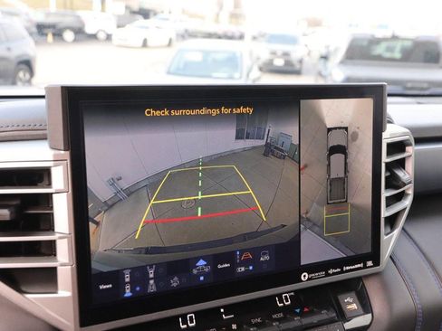 Used 2024 Toyota Tundra Platinum image 18