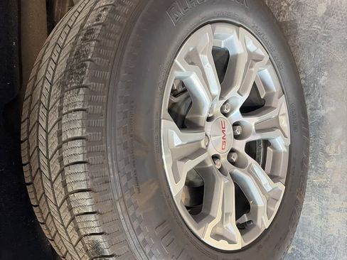 Used 2025 GMC Sierra 1500 SLT image 16