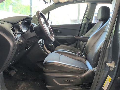 Used 2022 Chevrolet Trax LT w/ Driver Confidence Package AWD/4WD image 6