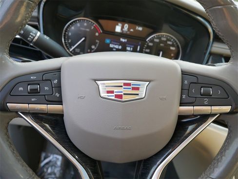 Used 2022 Cadillac XT6 Premium Luxury image 17