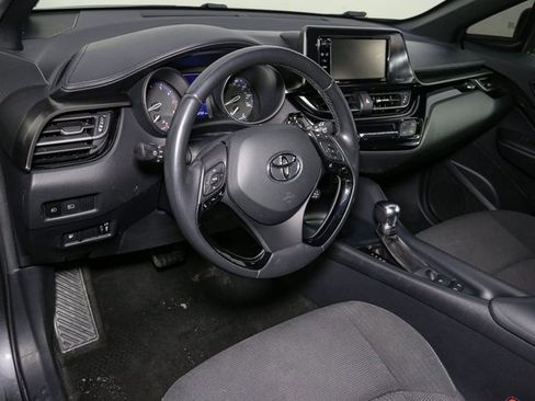 Used 2018 Toyota C-HR XLE image 18