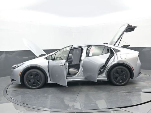 New 2026 Toyota Prius LE image 31