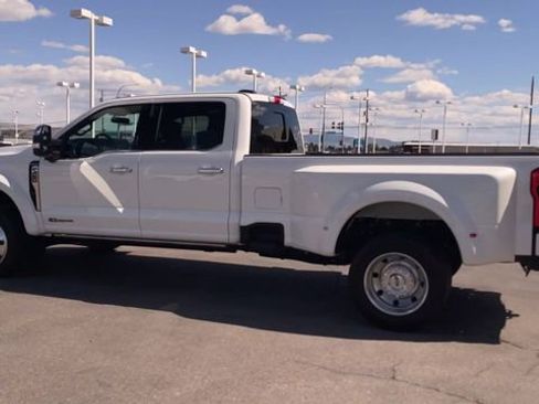 Used 2023 Ford F450 Platinum w/ FX4 Off-Road Package AWD/4WD image 7