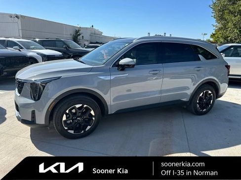 Used 2025 Kia Sorento S w/ Panoramic Sunroof Package FWD image 1