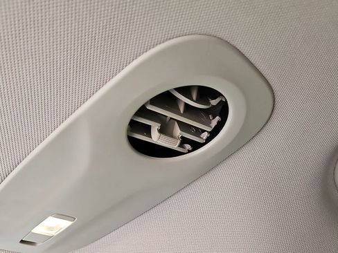 Used 2024 Chrysler Pacifica Touring-L FWD image 26