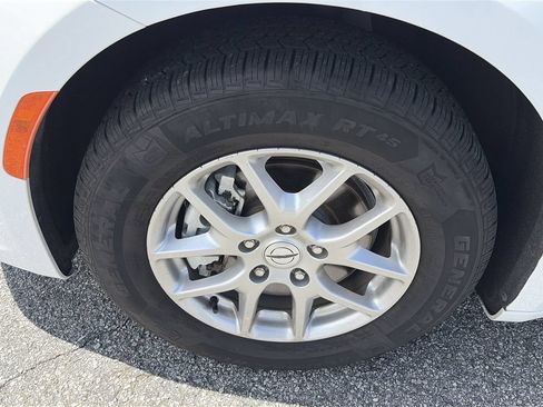 Used 2025 Chrysler Pacifica Select FWD image 29