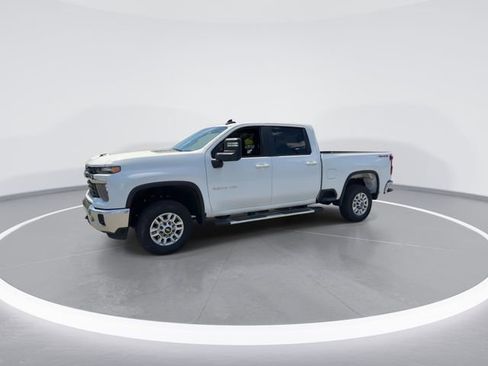 Used 2025 Chevrolet Silverado 2500 LT w/ Convenience Package AWD/4WD image 4