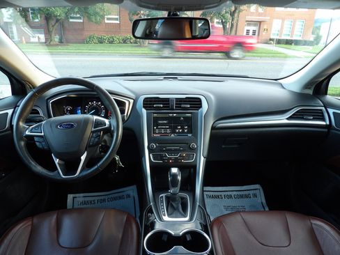 Used 2016 Ford Fusion SE w/ Equipment Group 202A image 22