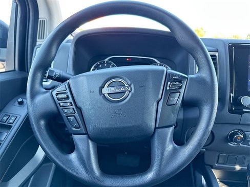 Used 2024 Nissan Frontier SV image 18