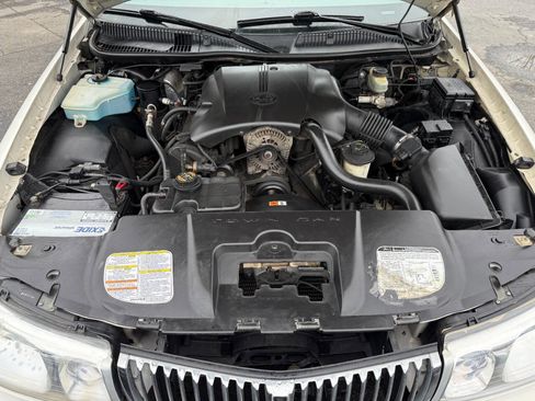 Used 2000 Lincoln Town Car Executive image 32