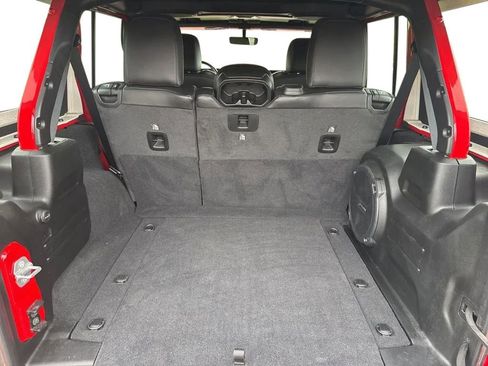 Used 2021 Jeep Wrangler Unlimited Sahara image 9