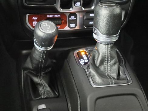 Used 2024 Jeep Wrangler Unlimited Rubicon image 13