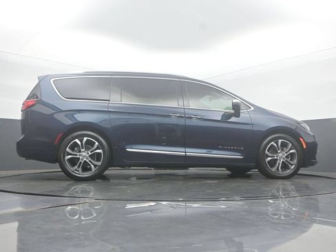 Used 2022 Chrysler Pacifica Pinnacle FWD image 53