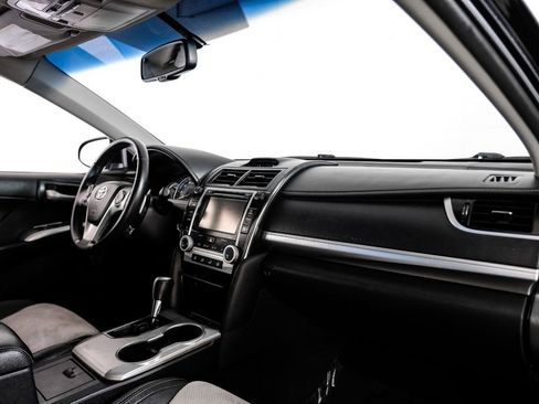 Used 2014 Toyota Camry SE w/ Leather Package image 10