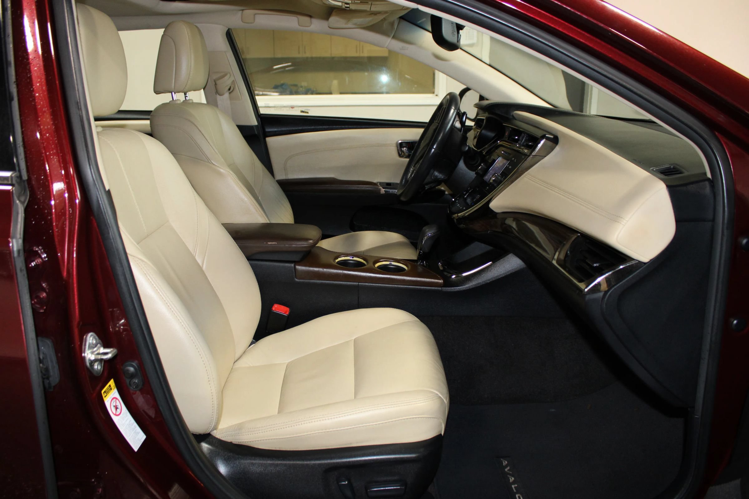 Used 2014 Toyota Avalon XLE Touring FWD image 29