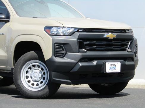 Used 2024 Chevrolet Colorado W/T w/ Safety Package AWD/4WD image 4