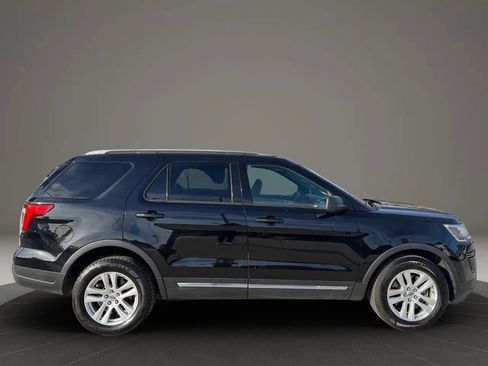 Used 2018 Ford Explorer XLT AWD/4WD image 14