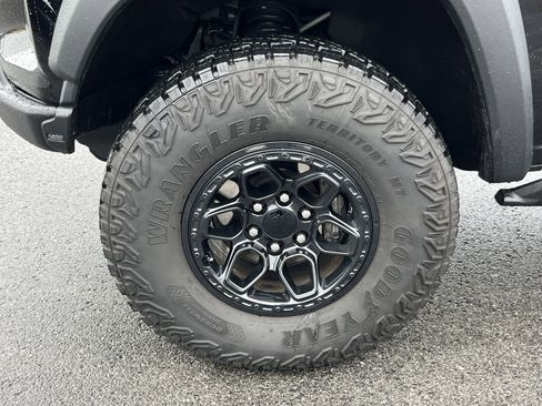 Used 2024 Chevrolet Colorado ZR2 w/ ZR2 Bison Edition image 14