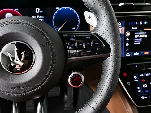 New 2025 Maserati Grecale GT image 13