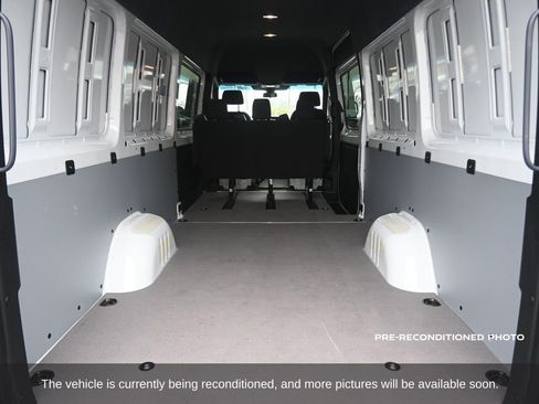 Used 2024 Mercedes-Benz Sprinter 2500 image 4