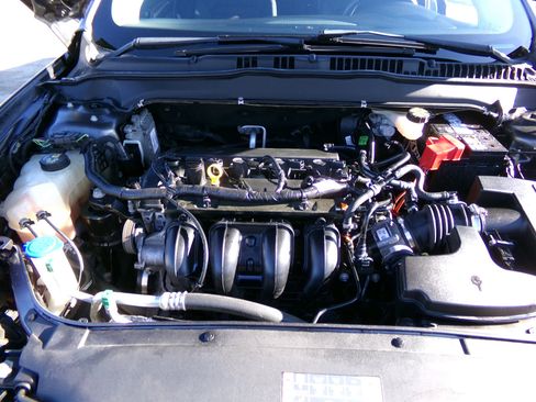 Used 2017 Ford Fusion SE w/ Fusion SE Technology Package image 24