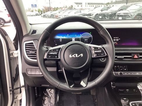 Certified 2024 Kia Seltos EX AWD/4WD image 18