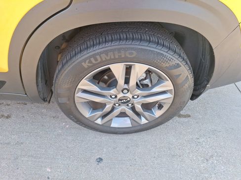 Used 2023 Kia Seltos S image 11