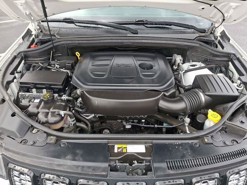 Used 2020 Jeep Grand Cherokee Altitude AWD/4WD image 29