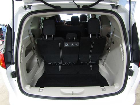 Used 2020 Chrysler Voyager L FWD image 23