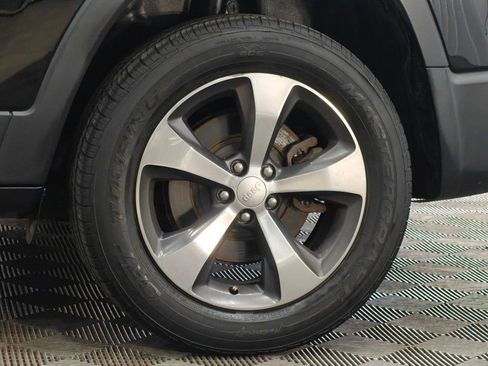 Used 2020 Jeep Cherokee Limited image 52