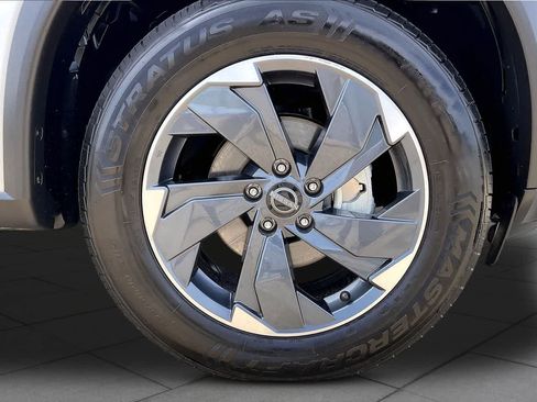 Used 2025 Nissan Rogue SV FWD image 13