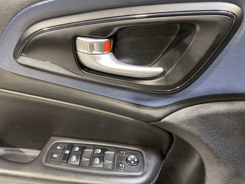 Used 2015 Chrysler 200 S w/ Navigation & Sound Group I image 23