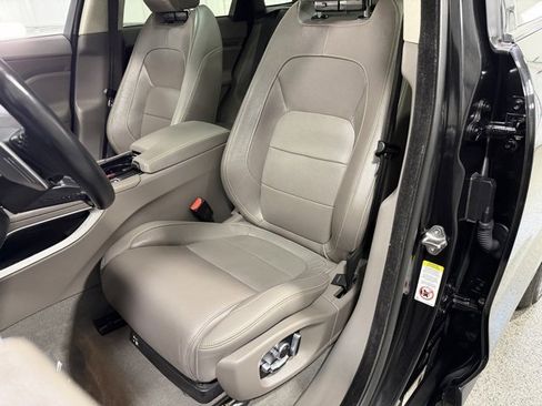 Used 2020 Jaguar F-PACE R-Sport image 25