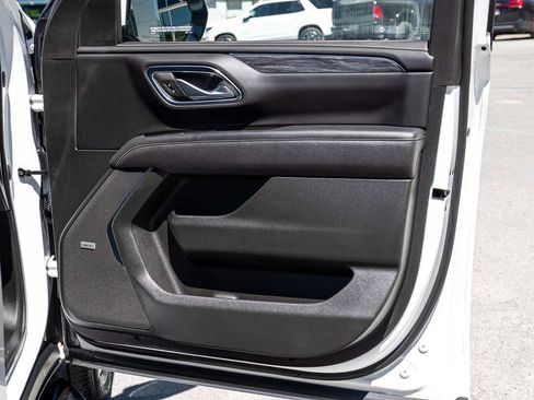Used 2023 GMC Yukon SLT w/ SLT Luxury Package AWD/4WD image 13