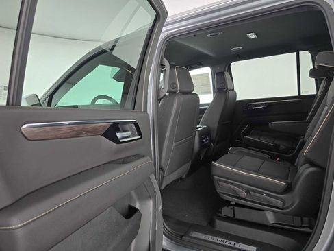 New 2025 Chevrolet Suburban Premier image 15