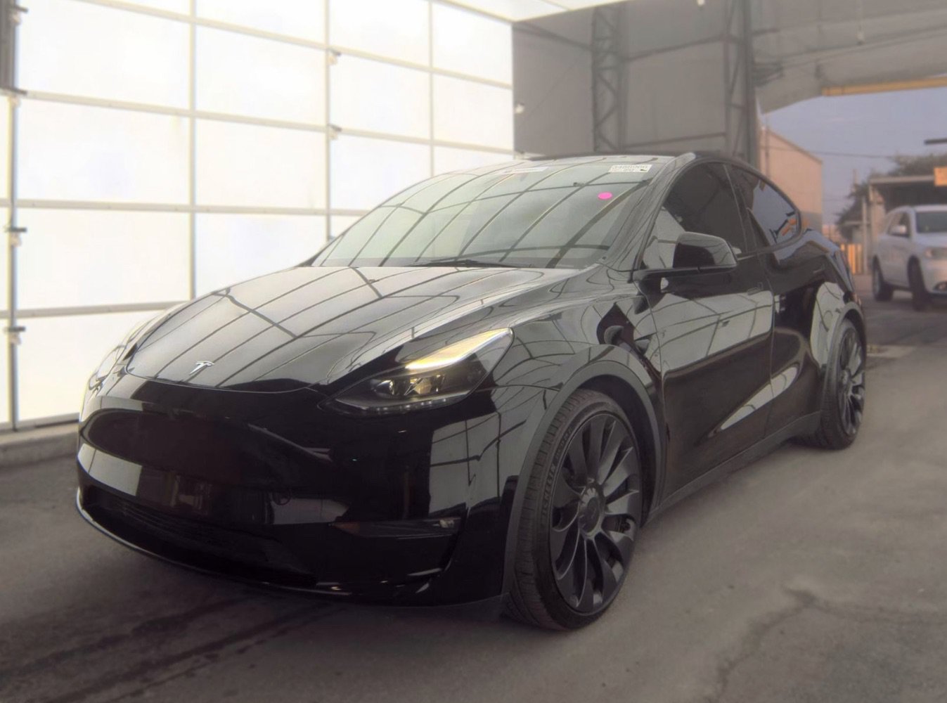 Used 2023 Tesla Model Y Long Range AWD/4WD image 1