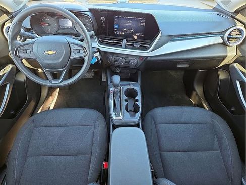 Certified 2025 Chevrolet Trax LS FWD image 14