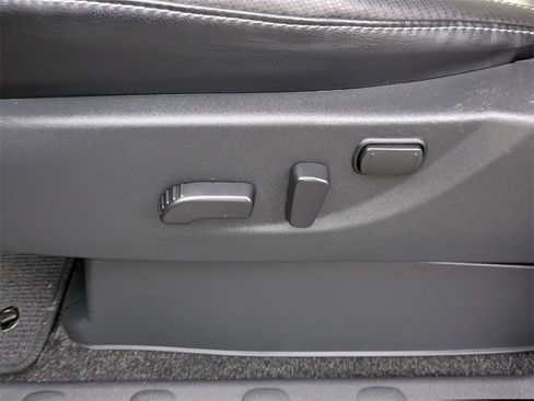 Used 2025 Nissan Frontier SL image 20