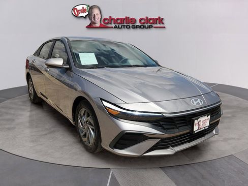 Used 2024 Hyundai Elantra SEL FWD image 7