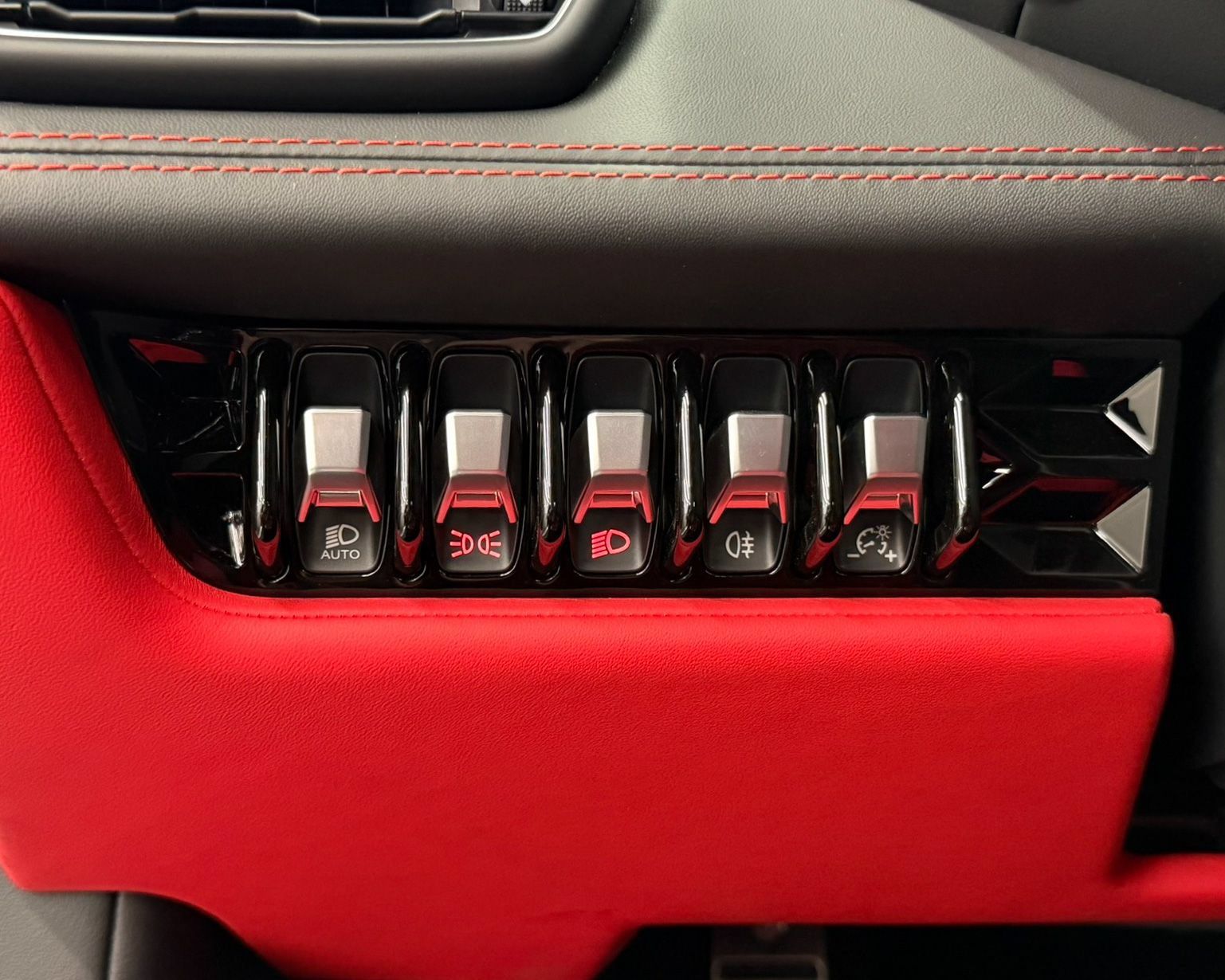 Used 2022 Lamborghini Huracan EVO RWD image 18