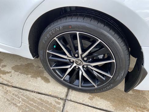 Used 2024 Toyota Camry SE image 29