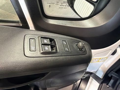 Used 2025 RAM ProMaster 3500 w/ Convenience Group FWD image 9