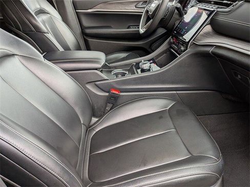 Used 2024 Jeep Grand Cherokee Limited image 36