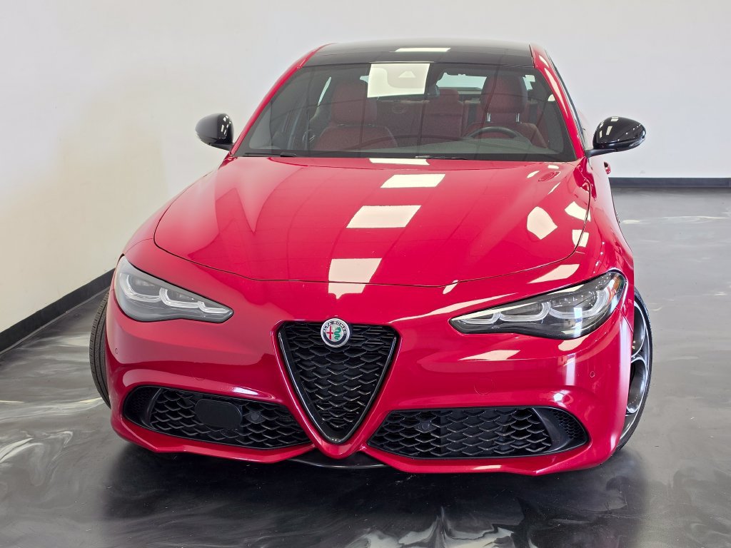 Used 2024 Alfa Romeo Giulia Veloce AWD/4WD image 4
